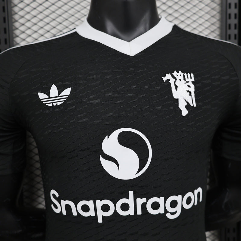 Camisa Manchester United 2024/25 Jogador Adidas Masculino com Patch - Preta e Branca